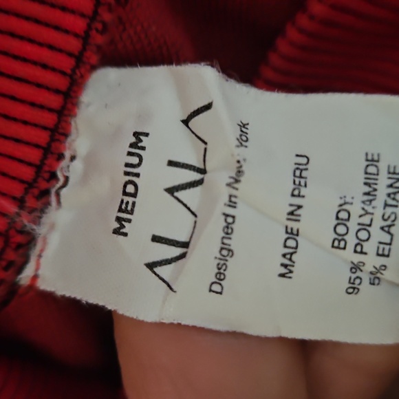 ALALA Convertible Seamless Sports Bra & Leggings Set Bright & Dark Red Stripes - Picture 11 of 16